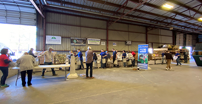 volunteer pack bags with food