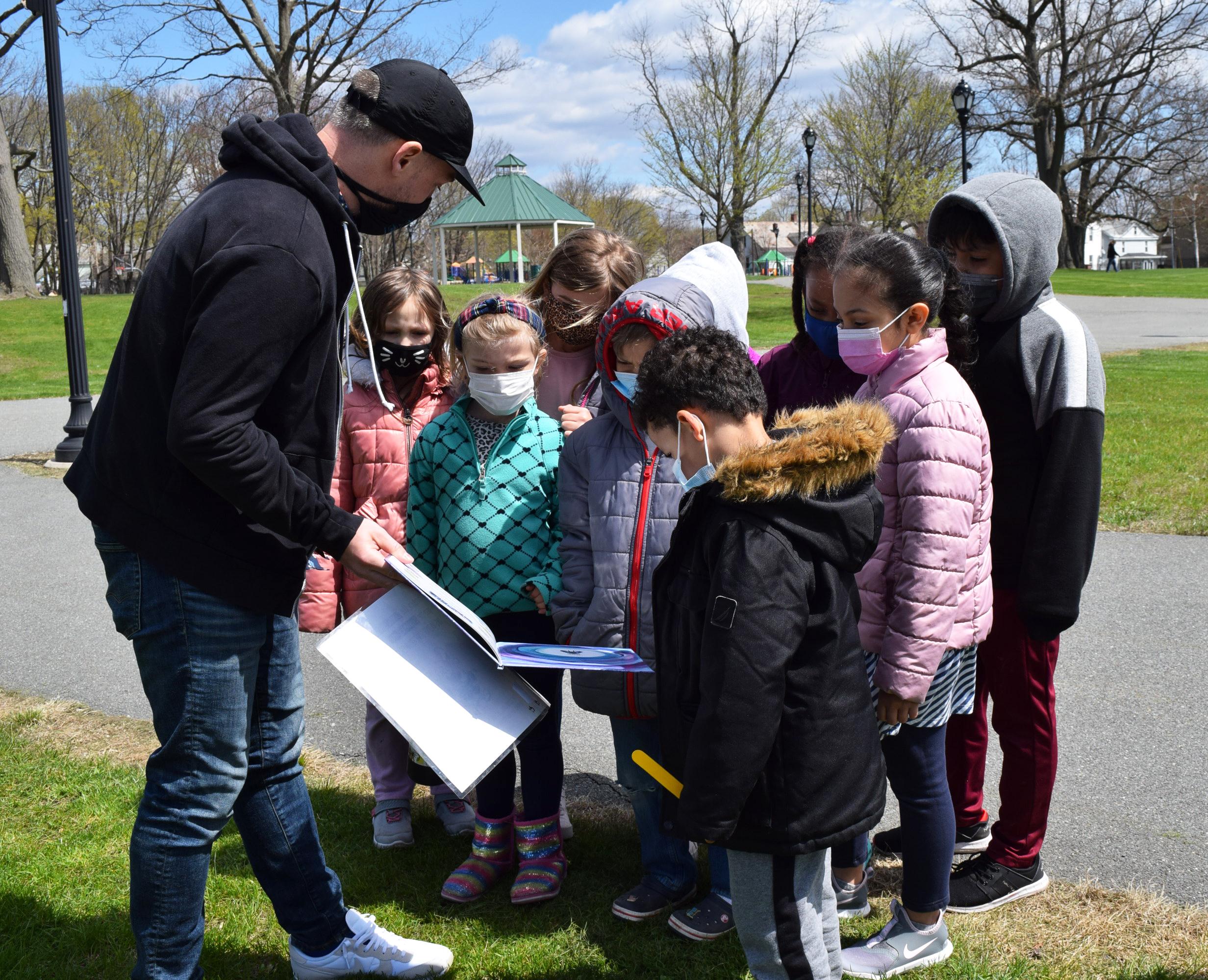 Dan Sadlowski reads his book to kids