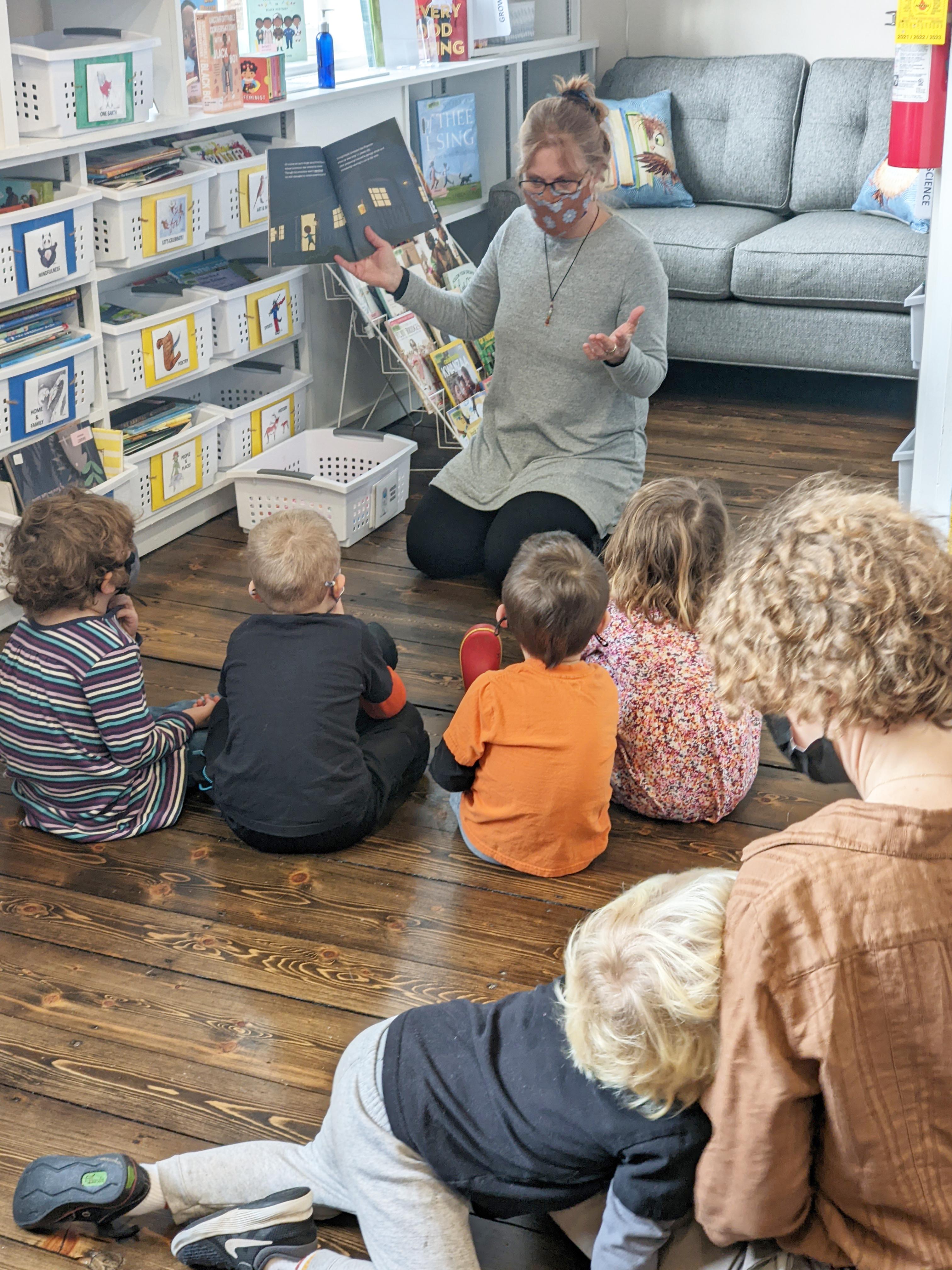 woman reads to kids in library