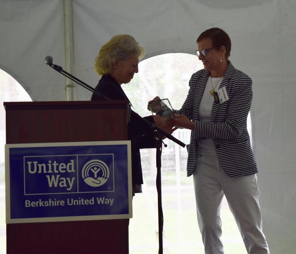 BUW Board member Laurie Gallagher presents the Robert K. Agar Jr. Volunteerism Award to Maxine Stein, president and CEO of the Jewish Family Service of Western Massachusetts