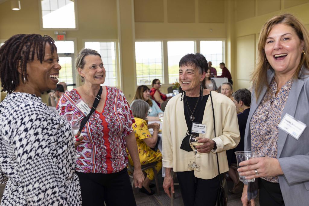 Stephanie Steed, Kristen van Ginhoven, Janis Broderick, and Heather Williams