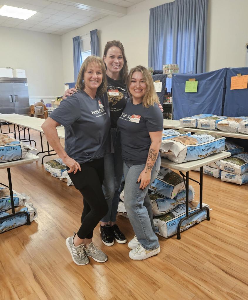 Volunteers Lyn, Carleen, Micayla