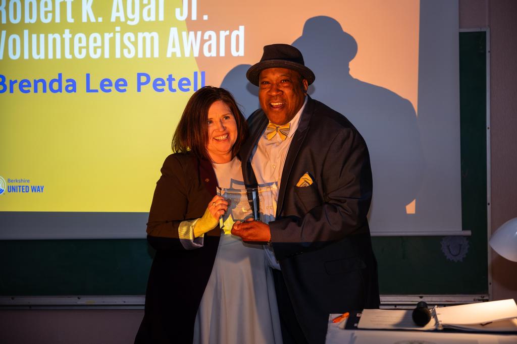 Manny Slaughter, 2023 BUW award recipient, presents the award to Brenda