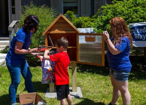 Filling a book house